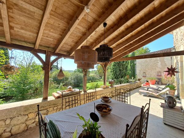 Propriété Enchanteresse avec Maison d'Amis et Dépendances