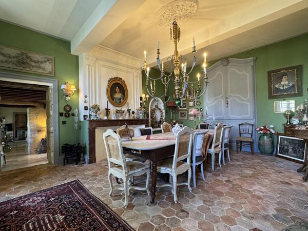 Propriété Enchanteresse avec Maison d'Amis et Dépendances