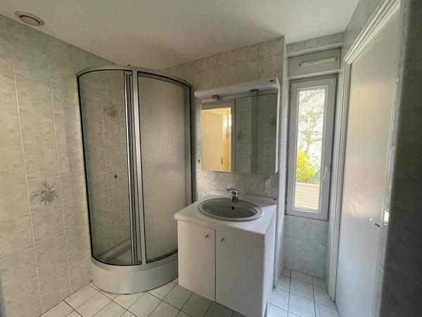 Maison LAVAL quartier " HAUTE FOLLIS"