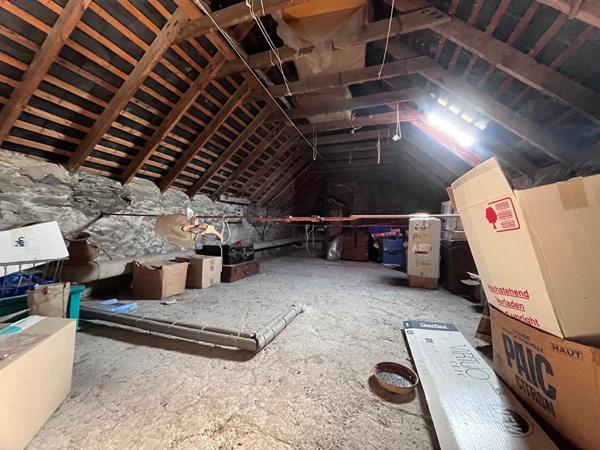 Maison LAVAL quartier " HAUTE FOLLIS"