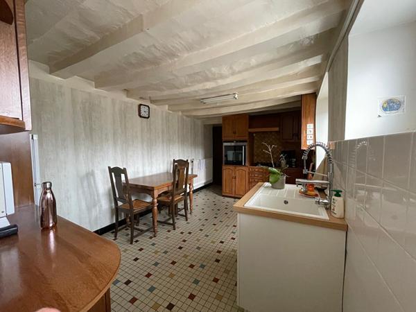 Maison LAVAL quartier " HAUTE FOLLIS"