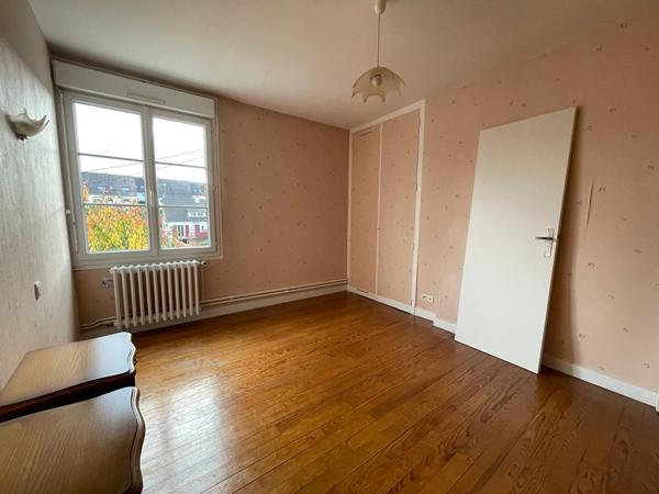 Maison LAVAL quartier " HAUTE FOLLIS"