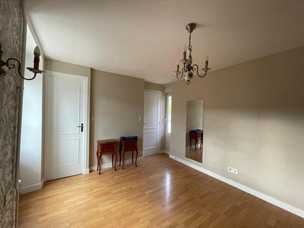 Maison LAVAL quartier " HAUTE FOLLIS"