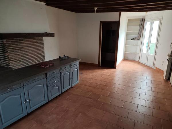 Valençay – Maison de plain-pied avec cour sans vis-à-vis et espace à aménager