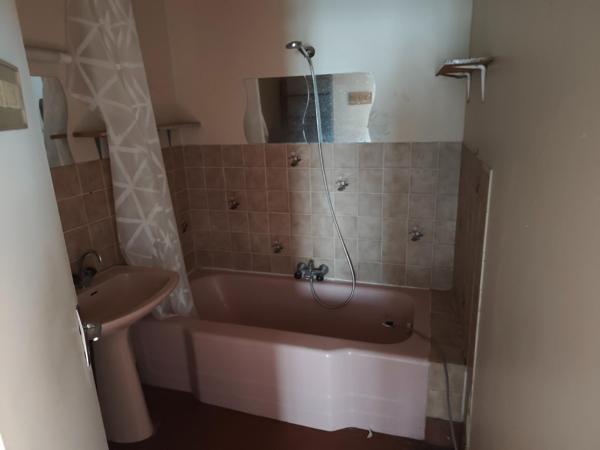 Valençay – Maison de plain-pied avec cour sans vis-à-vis et espace à aménager