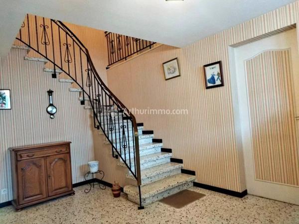 Vente                                                      Maison de ville
                        
                     5 pièces                      152 m2                     à Castres