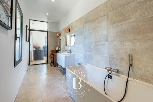 Flayosc, Propriété 5 Chambres -  350 m² à vendre
