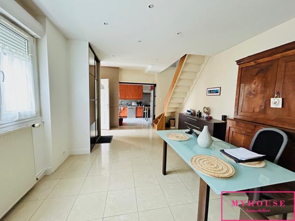 Maison
                                                                                                                                                                                                                                                                                                                        6 pièce(s)                                                                                                                                                                                                          4 chambre(s)                                                                                                                                                                                                          110  m²
