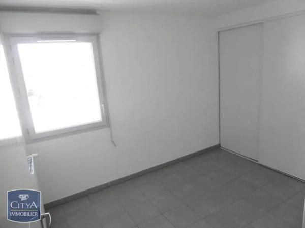 Appartement à louer 4 pièces 77.2m²