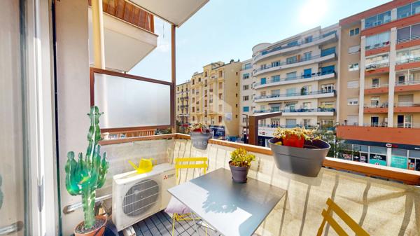 NICE - CALIFORNIE : JOLI STUDIO AVEC BALCON