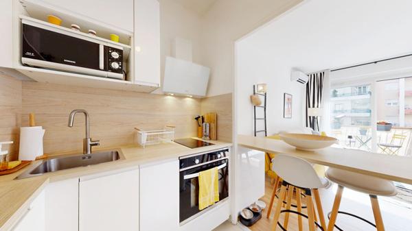 NICE - CALIFORNIE : JOLI STUDIO AVEC BALCON