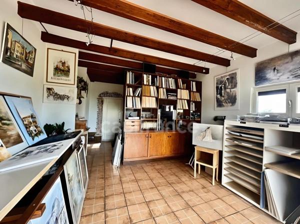 MABLY - MAISON d'environ 200m2 - 4 chambres - POMPE A CHALEUR - 1.2 Ha DE TERRAIN.