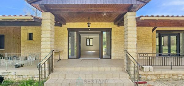 Maison de198 m² comprenant 2 appartements indépendants.