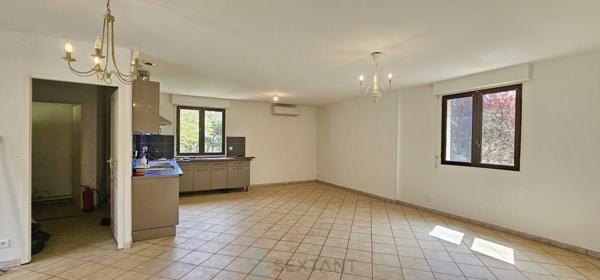 Maison de198 m² comprenant 2 appartements indépendants.