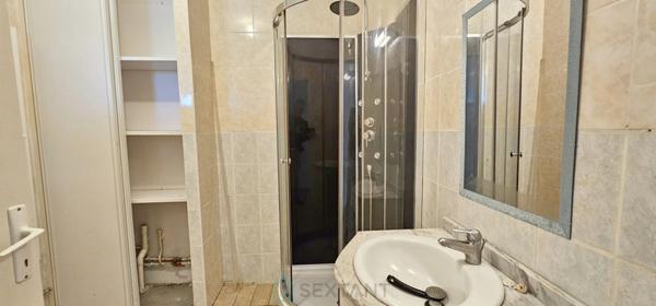 Maison de198 m² comprenant 2 appartements indépendants.