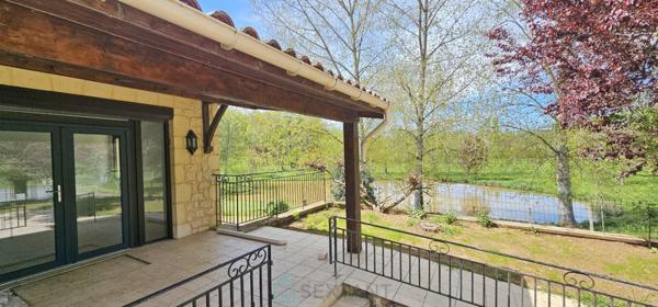 Maison de198 m² comprenant 2 appartements indépendants.