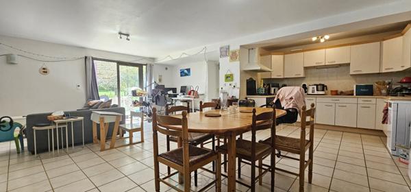 Maison de198 m² comprenant 2 appartements indépendants.