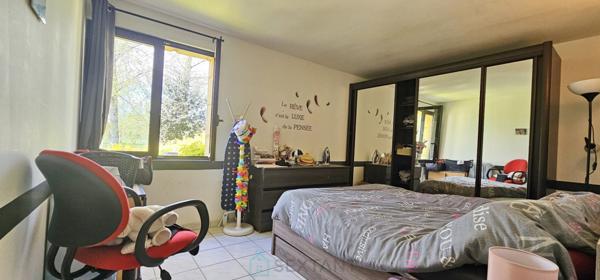 Maison de198 m² comprenant 2 appartements indépendants.