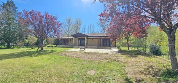 Maison de198 m² comprenant 2 appartements indépendants.