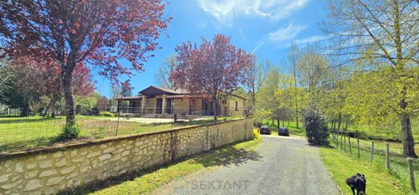 Maison de198 m² comprenant 2 appartements indépendants.