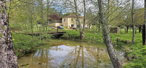 Maison de198 m² comprenant 2 appartements indépendants.