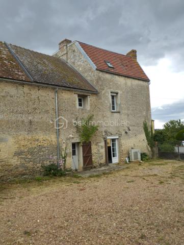 BSK IMMOBILIER est heureux de vous présenter cette maison rénovée avec de beaux volumes située à quelques kilomètres d'Argentan dans une commune recherchée entre Argentan et Falaise.
En rez-de-chaussée, vous pourrez découvrir une belle cuisine aménagée et équipée ouverte sur le séjour, un cellier-buanderie avec accès cave, un salon, un WC indépendant.
Au premier étage quatre belles chambres, une salle d'eau récemment rénovée avec goût, et une salle de bain avec WC.
Au deuxième étage vous retrouverez deux pièces dans lesquelles le chauffage est arrivé pour agrandir la maison si vous en éprouvez le désir.
A l'extérieur, la maison vous propose un bel espace engazonné et entièrement clôturé avec un garage.
Huisseries en double vitrage, volets roulants électriques et chauffage par pompe à chaleur pour votre confort.
Vous voulez plus de renseignements ou visiter, appelez-moi !!!