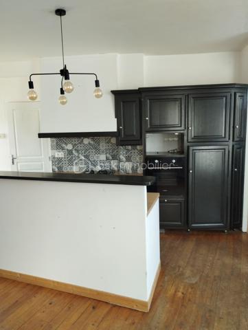 BSK IMMOBILIER est heureux de vous présenter cette maison rénovée avec de beaux volumes située à quelques kilomètres d'Argentan dans une commune recherchée entre Argentan et Falaise.
En rez-de-chaussée, vous pourrez découvrir une belle cuisine aménagée et équipée ouverte sur le séjour, un cellier-buanderie avec accès cave, un salon, un WC indépendant.
Au premier étage quatre belles chambres, une salle d'eau récemment rénovée avec goût, et une salle de bain avec WC.
Au deuxième étage vous retrouverez deux pièces dans lesquelles le chauffage est arrivé pour agrandir la maison si vous en éprouvez le désir.
A l'extérieur, la maison vous propose un bel espace engazonné et entièrement clôturé avec un garage.
Huisseries en double vitrage, volets roulants électriques et chauffage par pompe à chaleur pour votre confort.
Vous voulez plus de renseignements ou visiter, appelez-moi !!!