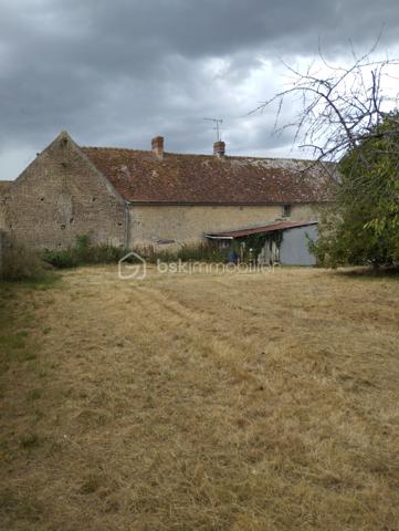 BSK IMMOBILIER est heureux de vous présenter cette maison rénovée avec de beaux volumes située à quelques kilomètres d'Argentan dans une commune recherchée entre Argentan et Falaise.
En rez-de-chaussée, vous pourrez découvrir une belle cuisine aménagée et équipée ouverte sur le séjour, un cellier-buanderie avec accès cave, un salon, un WC indépendant.
Au premier étage quatre belles chambres, une salle d'eau récemment rénovée avec goût, et une salle de bain avec WC.
Au deuxième étage vous retrouverez deux pièces dans lesquelles le chauffage est arrivé pour agrandir la maison si vous en éprouvez le désir.
A l'extérieur, la maison vous propose un bel espace engazonné et entièrement clôturé avec un garage.
Huisseries en double vitrage, volets roulants électriques et chauffage par pompe à chaleur pour votre confort.
Vous voulez plus de renseignements ou visiter, appelez-moi !!!