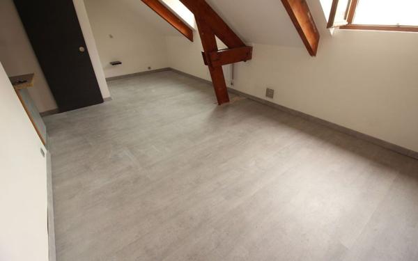 Appartement à louer    1 pièce •  Viry-Châtillon