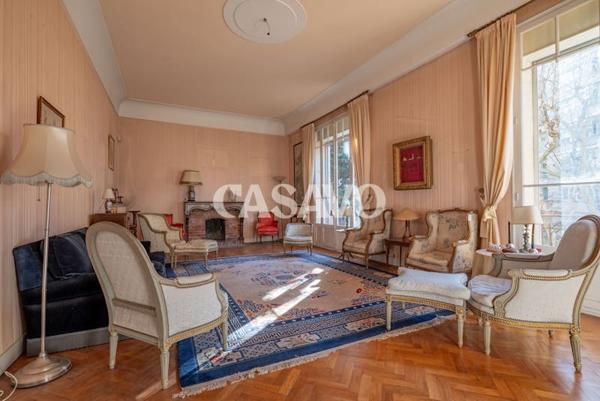 Vente Appartement 6 pièces de 204m² - 13008 Marseille