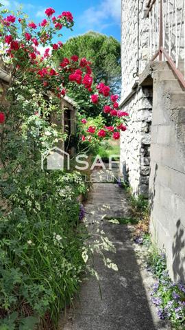 Fleury les Aubrais. Gare + Tramway à pied, 5 p, 4 chambres, double garage, jardin clos sans vis à vis.