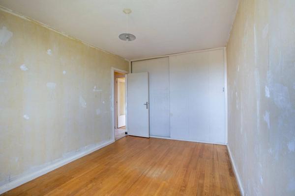 Appartement T4 avec balcon de 77 m2 en vente à Irigny - Idéal pour primo-accédant ou investisseurs.