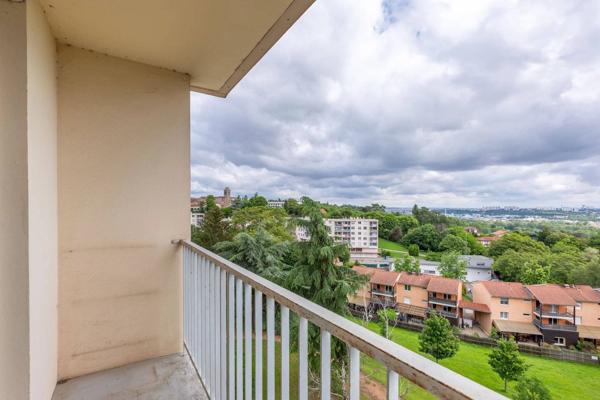 Appartement T4 avec balcon de 77 m2 en vente à Irigny - Idéal pour primo-accédant ou investisseurs.