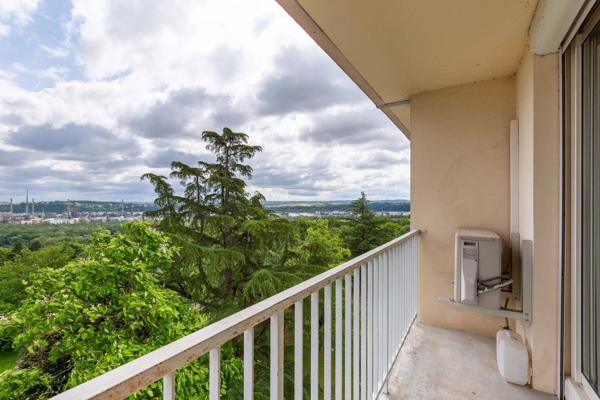 Appartement T4 avec balcon de 77 m2 en vente à Irigny - Idéal pour primo-accédant ou investisseurs.