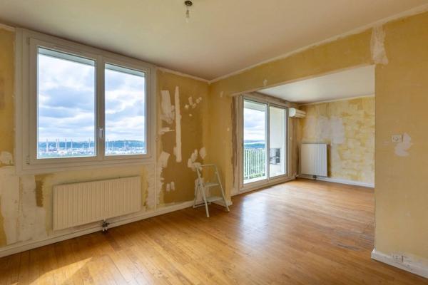 Appartement T4 avec balcon de 77 m2 en vente à Irigny - Idéal pour primo-accédant ou investisseurs.