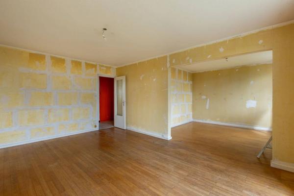 Appartement T4 avec balcon de 77 m2 en vente à Irigny - Idéal pour primo-accédant ou investisseurs.