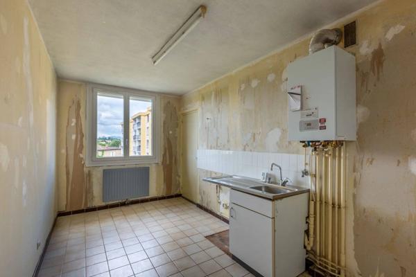 Appartement T4 avec balcon de 77 m2 en vente à Irigny - Idéal pour primo-accédant ou investisseurs.