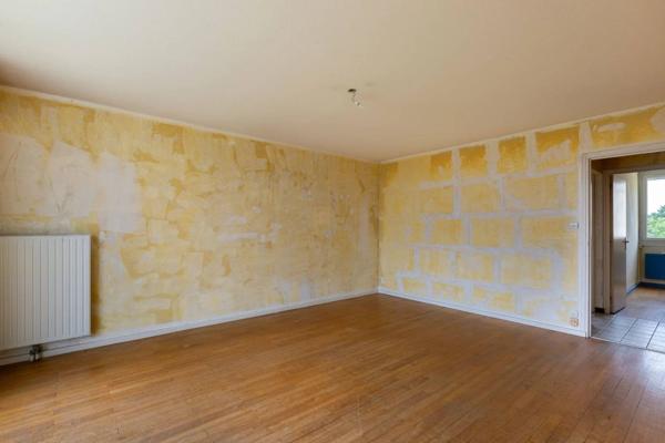 Appartement T4 avec balcon de 77 m2 en vente à Irigny - Idéal pour primo-accédant ou investisseurs.