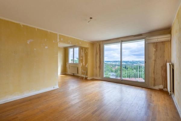 Appartement T4 avec balcon de 77 m2 en vente à Irigny - Idéal pour primo-accédant ou investisseurs.