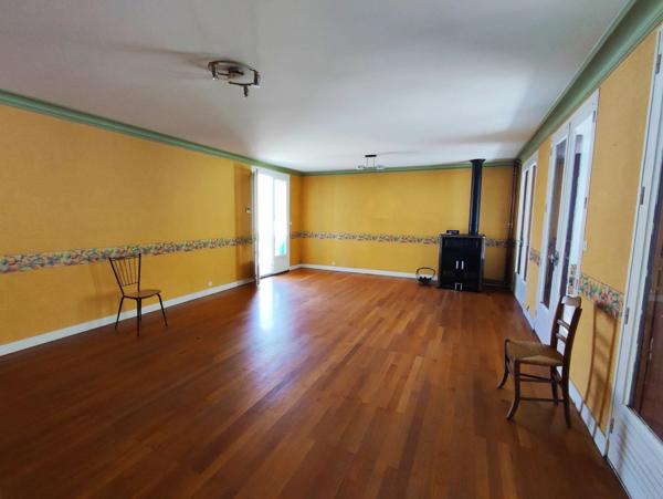 Immobilier Mirebeau (86110) – Maison de ville 146m2 – 112 500 €