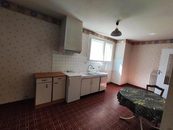 Immobilier Mirebeau (86110) – Maison de ville 146m2 – 112 500 €