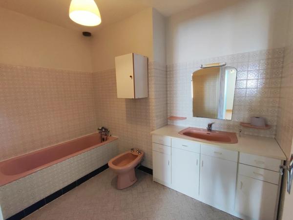 Immobilier Mirebeau (86110) – Maison de ville 146m2 – 112 500 €