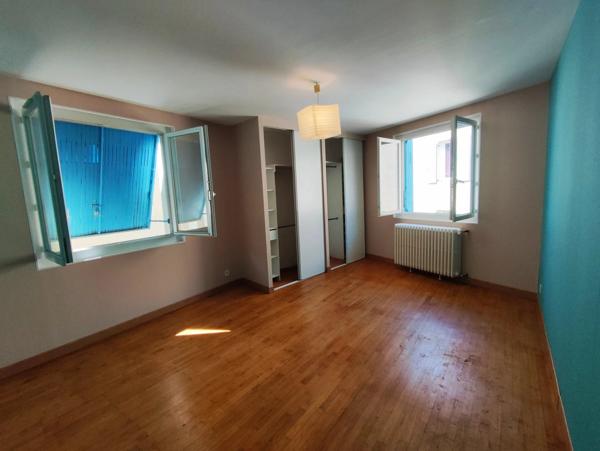 Immobilier Mirebeau (86110) – Maison de ville 146m2 – 112 500 €