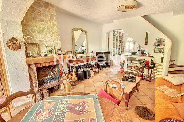 A VENDRE à LORGUES ! Charmante maison de 70 m² avec deux extérieur à deux pas du centre-ville !