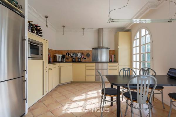 Maison familiale avec jardin et piscine