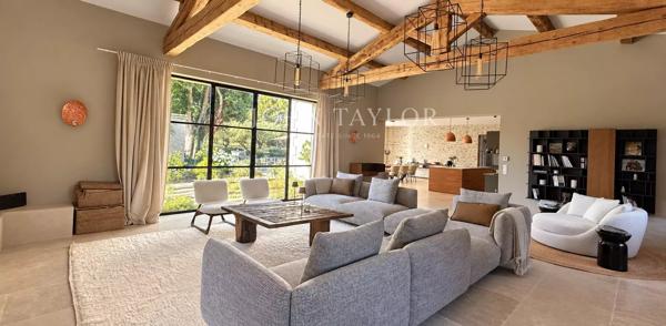 Mas contemporain avec piscine et champ de plus de 60 oliviers à Saint-Rémy-de-Provence