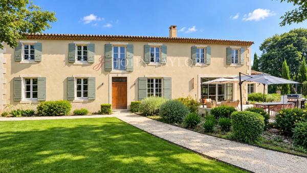 Mas contemporain avec piscine et champ de plus de 60 oliviers à Saint-Rémy-de-Provence