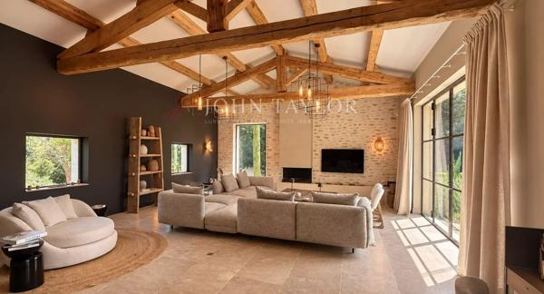 Mas contemporain avec piscine et champ de plus de 60 oliviers à Saint-Rémy-de-Provence