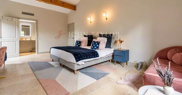 Mas contemporain avec piscine et champ de plus de 60 oliviers à Saint-Rémy-de-Provence