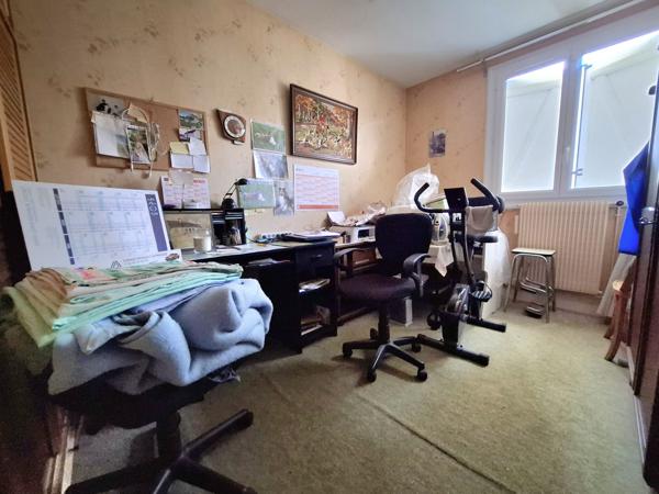 À vendre - Maison individuelle, 8 pièces située à La Bazoge (72650)